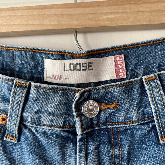 Levi’s Cut Off Denim Shorts - Picture 6 of 7